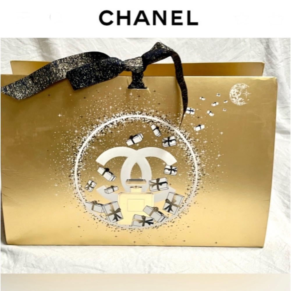 CHANEL Limited Edition Novelty foldable Gift bag/box gold w/white size 11x7 NEW